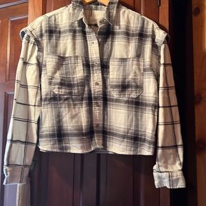 UNIVERSAL THREAD NWOT PLAID CROPPED JACKET /TOP SIZE S.